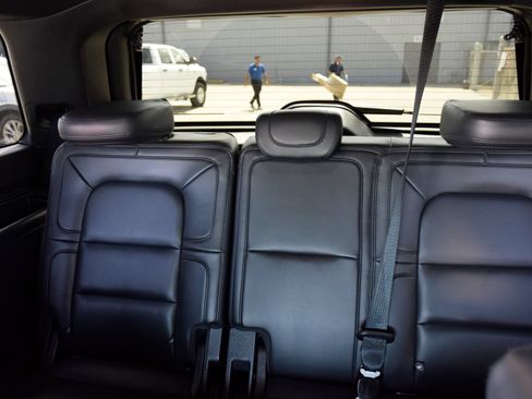 Used 2023 Lincoln Navigator Reserve RWD image 19