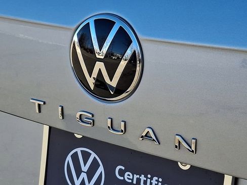 Certified 2023 Volkswagen Tiguan SE R-Line image 31