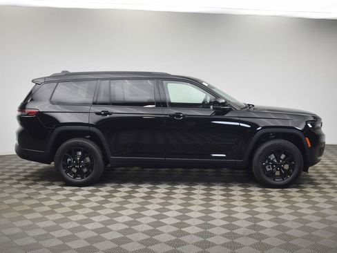 New 2025 Jeep Grand Cherokee L Laredo image 4