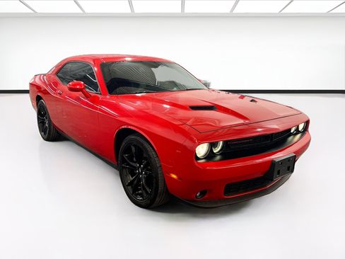 Used 2018 Dodge Challenger SXT Plus RWD image 3