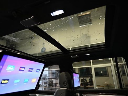 Used 2025 Cadillac Escalade ESV Sport Platinum w/ LPO, Floor Liner Package image 29