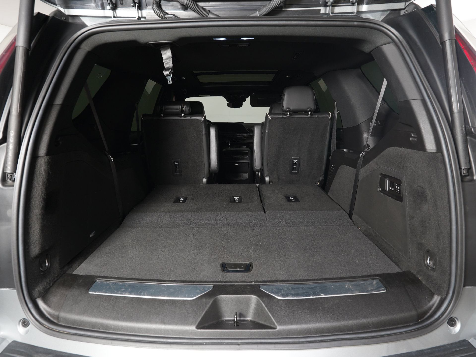 Used 2023 Cadillac Escalade Sport w/ LPO, ONYX Package AWD/4WD image 12