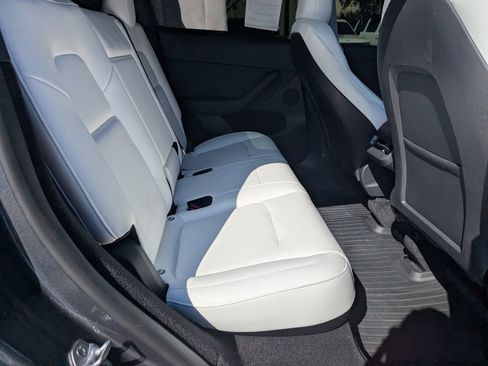 Used 2023 Tesla Model Y Performance image 13