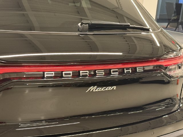 Certified 2026 Porsche Macan AWD/4WD image 13
