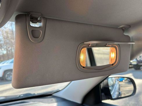 Used 2022 Jeep Cherokee Limited image 30