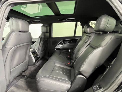 Used 2024 Land Rover Range Rover Long Wheelbase SE image 21
