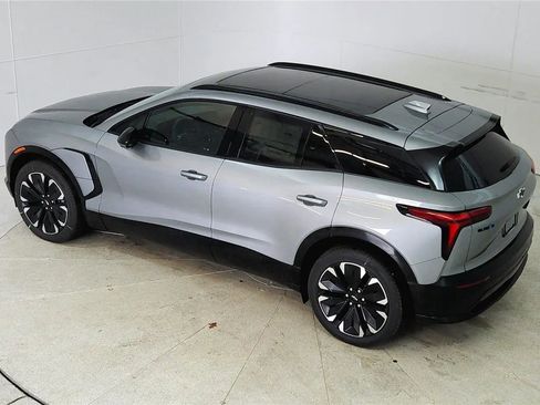 New 2025 Chevrolet Blazer EV RS RWD image 17