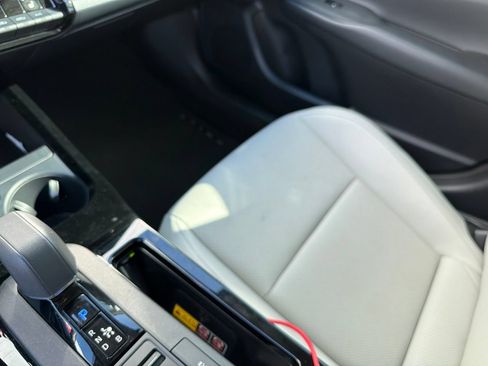 Used 2024 Toyota Prius XLE AWD/4WD image 12