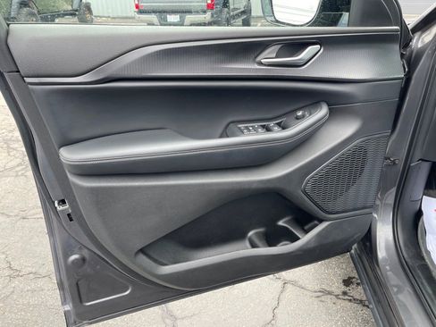 Used 2023 Jeep Grand Cherokee L Altitude image 23