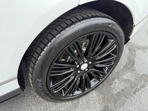 Used 2017 Land Rover Range Rover Long Wheelbase Autobiography image 10