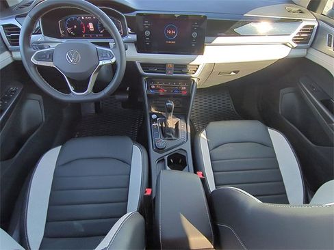 Used 2025 Volkswagen Taos SEL image 17