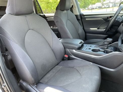 Used 2021 Toyota Highlander L AWD/4WD image 14