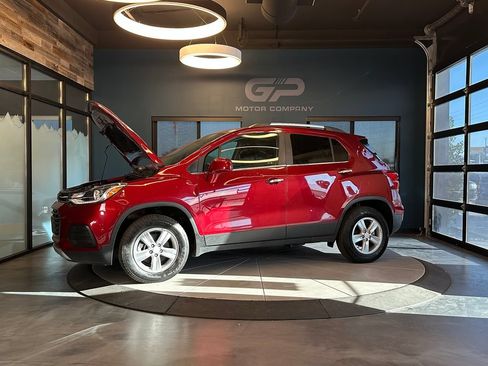 Used 2019 Chevrolet Trax LT w/ LT Convenience Package AWD/4WD image 23
