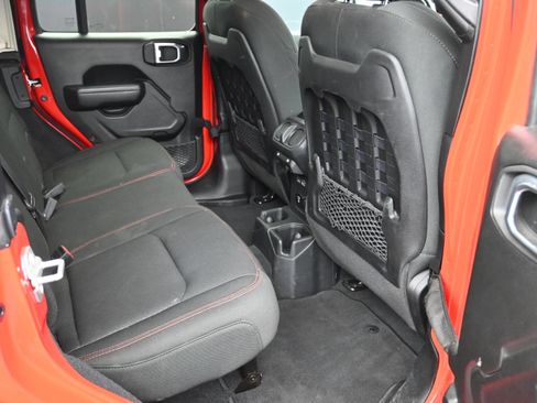 Used 2022 Jeep Wrangler Unlimited Rubicon AWD/4WD image 10