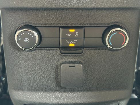 Used 2019 Ford Explorer XLT FWD image 27