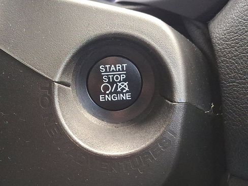 Certified 2021 Jeep Renegade Latitude w/ Luxury Group II image 24