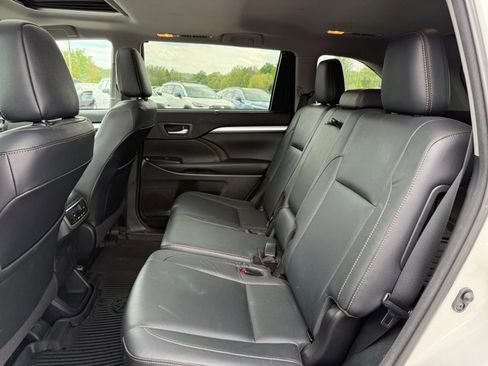 Certified 2017 Toyota Highlander XLE w/ Protection Package #3 AWD/4WD image 21