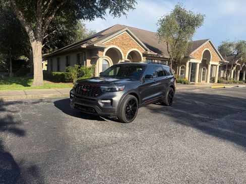 Used 2020 Ford Explorer ST w/ Premium Technology Package AWD/4WD image 4