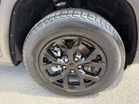 Used 2023 Jeep Grand Cherokee Limited RWD image 13