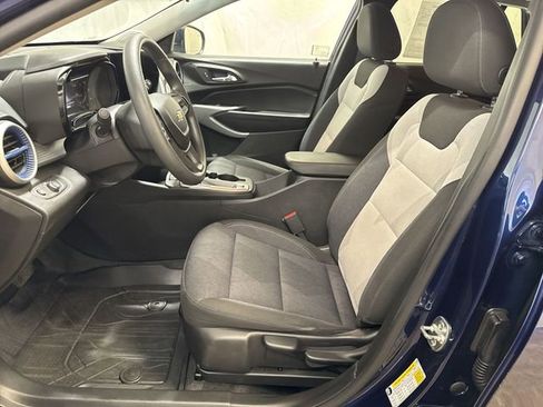 Used 2024 Chevrolet Trax LS w/ LS Convenience Package FWD image 10