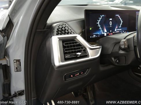 Used 2024 BMW X7 xDrive40i w/ M Sport Package image 29