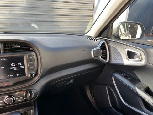 Used 2025 Kia Soul LX w/ LX Technology Package image 30