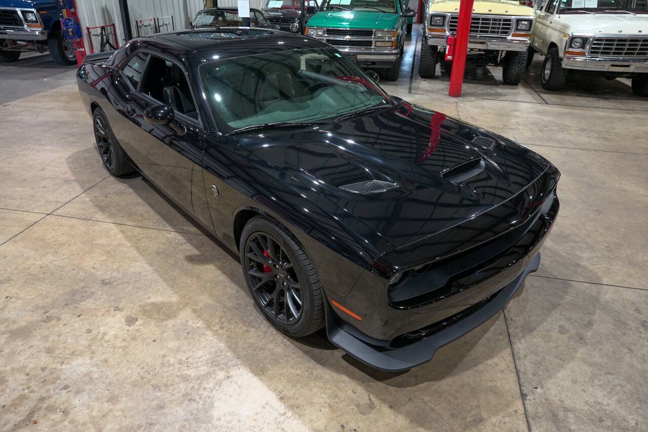 Used 2016 Dodge Challenger SRT Hellcat RWD image 14