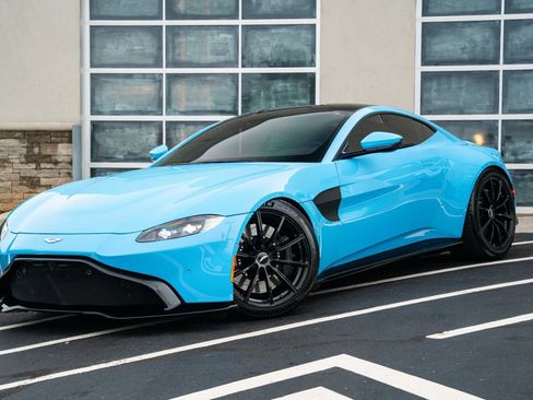 Used 2019 Aston Martin V8 Vantage Coupe RWD image 2