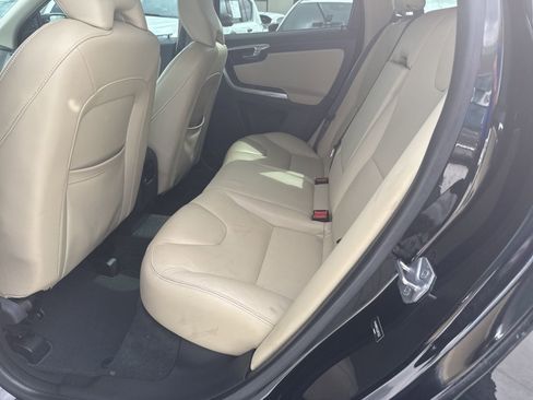 Used 2016 Volvo XC60 T5 Premier w/ Proximity Package image 7