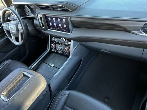 Used 2021 GMC Yukon XL Denali image 30
