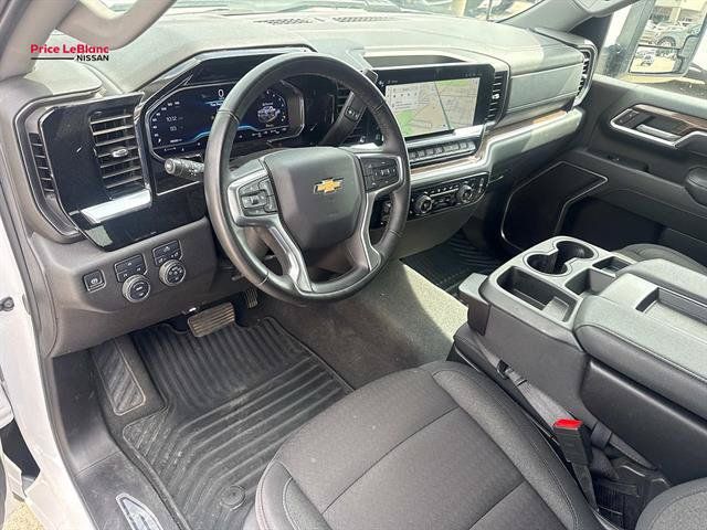 Used 2025 Chevrolet Silverado 2500 LT w/ Convenience Package AWD/4WD image 16
