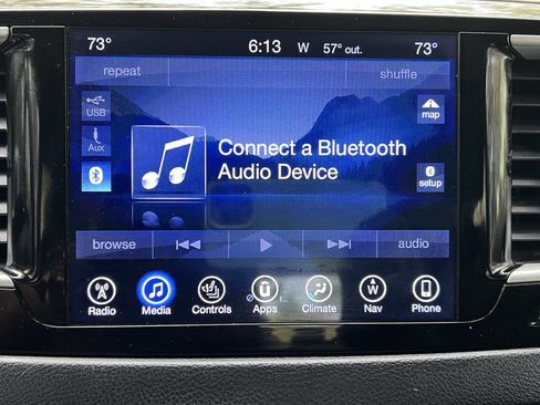 Used 2017 Chrysler Pacifica Touring-L FWD image 19