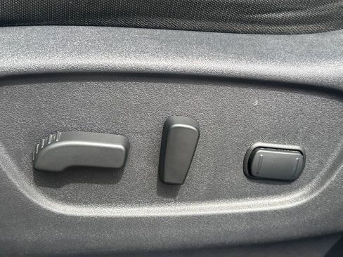 Used 2019 Nissan Rogue SV image 8