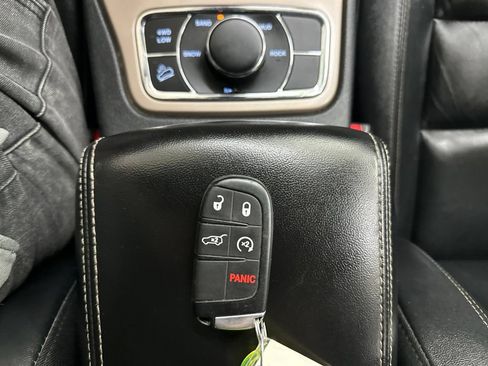 Used 2017 Jeep Grand Cherokee Limited w/ Trailer Tow Group IV AWD/4WD image 33