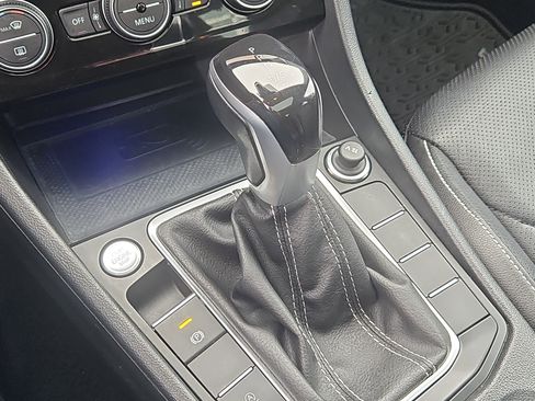 Certified 2022 Volkswagen Jetta SEL image 26