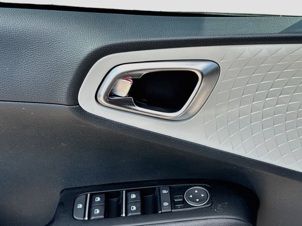Used 2024 Kia Soul GT-Line FWD image 21