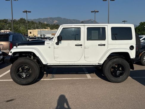 Used 2013 Jeep Wrangler Unlimited Sahara w/ Connectivity Group AWD/4WD image 16