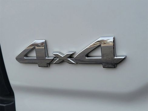 Used 2017 Toyota Tacoma SR image 7