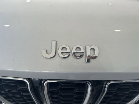 Used 2023 Jeep Grand Cherokee L Limited RWD image 10