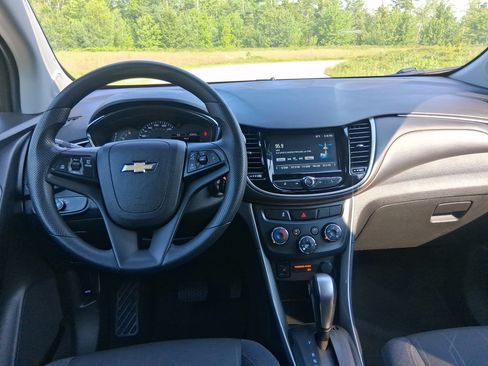 Used 2017 Chevrolet Trax LT AWD/4WD image 18