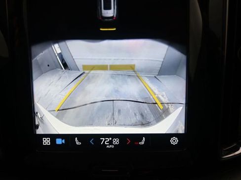 Used 2025 Volvo XC60 B5 Plus image 17