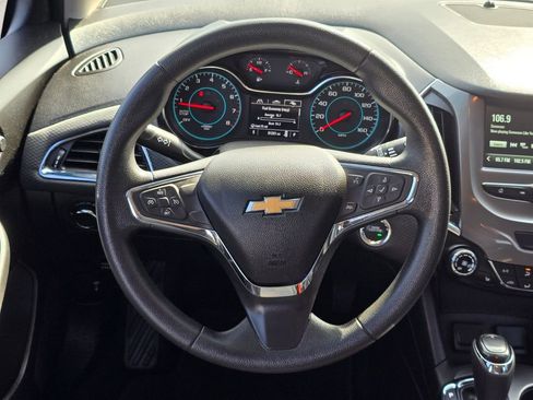 Used 2018 Chevrolet Cruze LT w/ Convenience Package FWD image 17