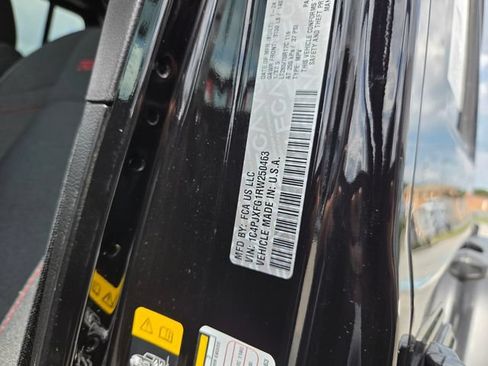 Used 2024 Jeep Wrangler Unlimited Rubicon w/ Technology Group AWD/4WD image 18