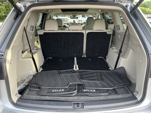 Certified 2024 Volkswagen Atlas SEL Premium R-Line AWD/4WD image 30