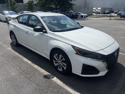 Used 2024 Nissan Altima 2.5 S FWD image 4