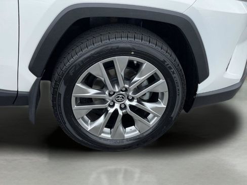 Used 2019 Toyota RAV4 XLE Premium w/ Cold Weather Package AWD/4WD image 33