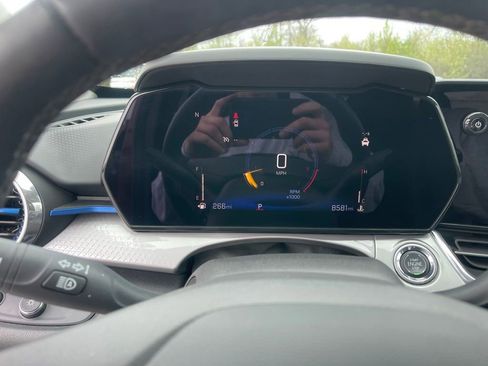 Used 2025 Chevrolet Trax LT w/ Driver Confidence Package image 11