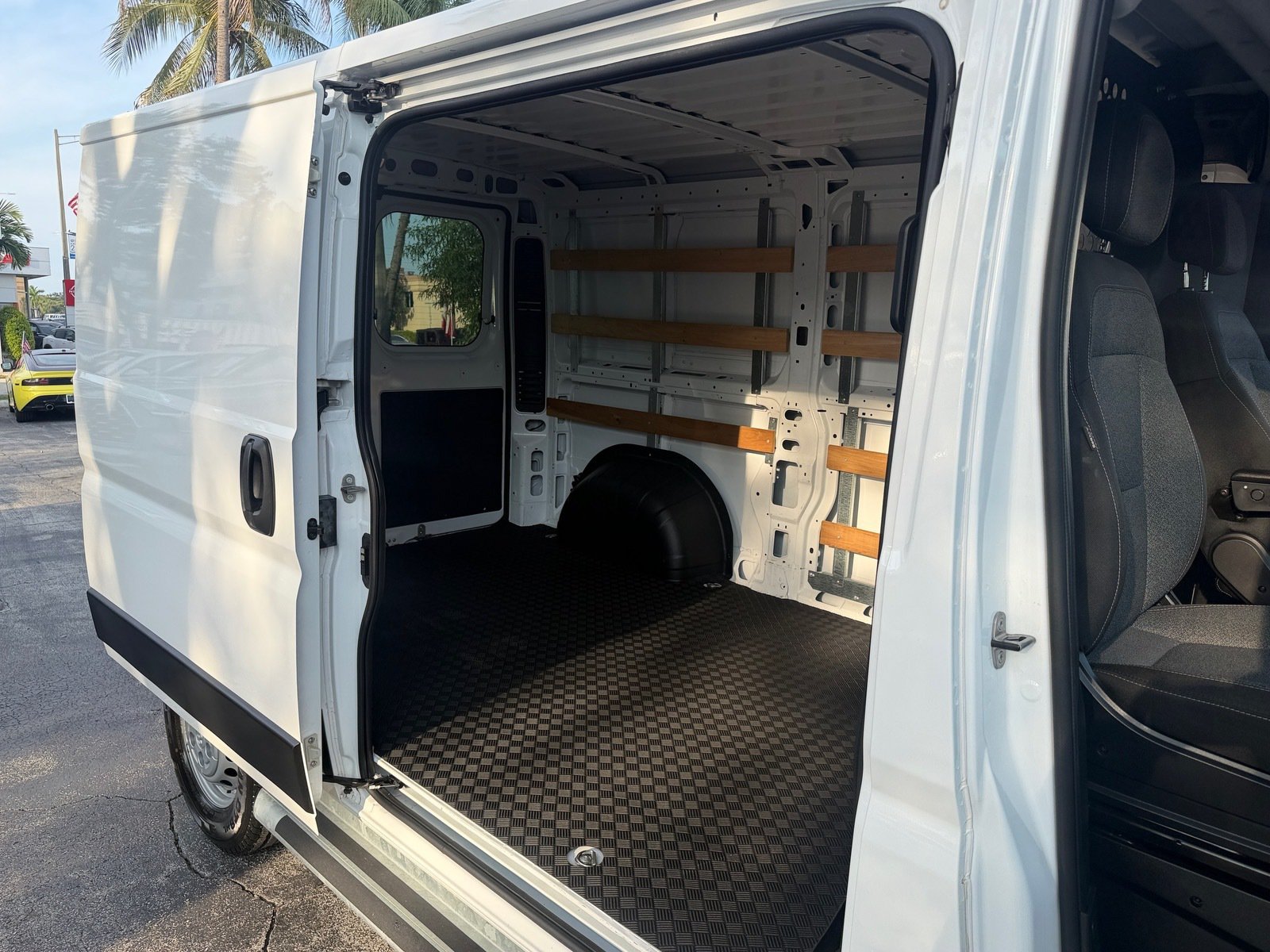 Used 2025 RAM ProMaster 2500 w/ U-Haul Equipment Group FWD image 14