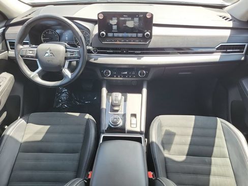 Used 2024 Mitsubishi Outlander SE FWD image 15