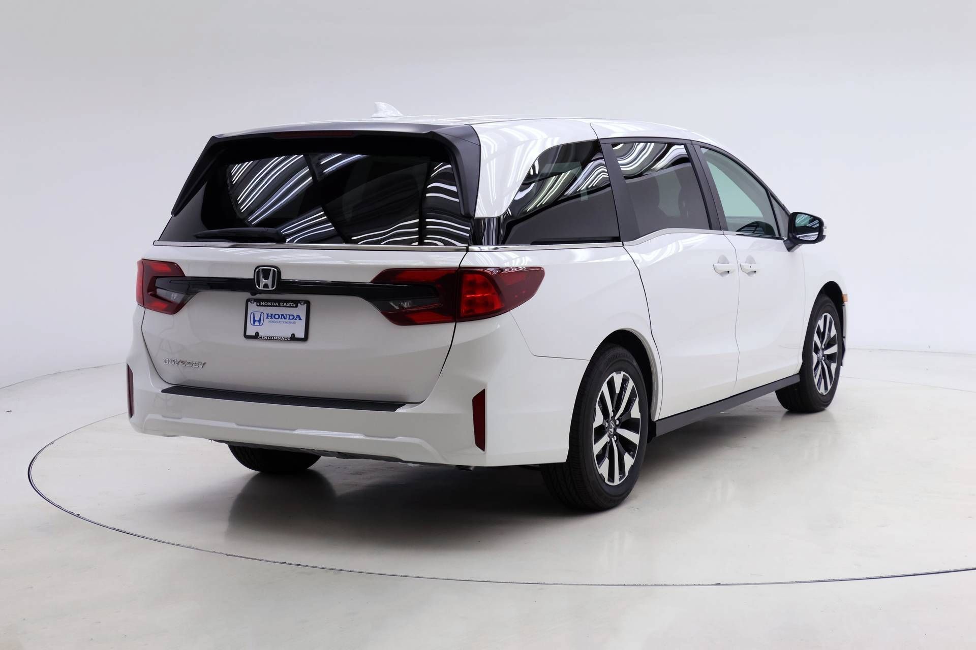 Used 2026 Honda Odyssey EX-L image 2